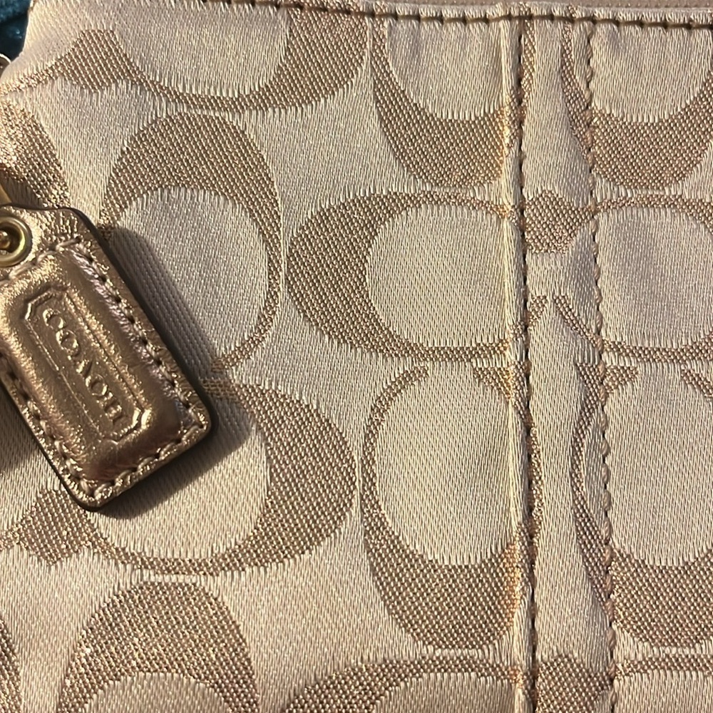 Coach NWT Signature “C” logo wristlet rose gold - Picture 3 of 7